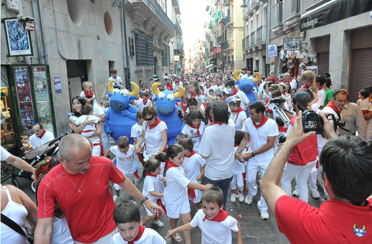Encierro infantil CarmEle español Online
